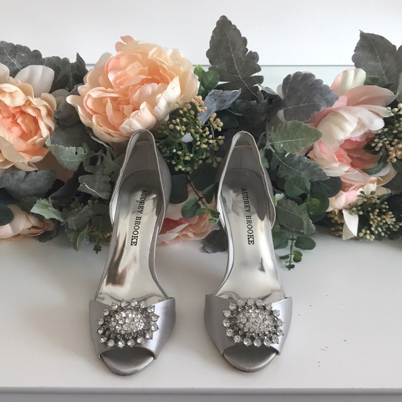 Audrey Brooke embellished satin pump - Picture 4 of 8